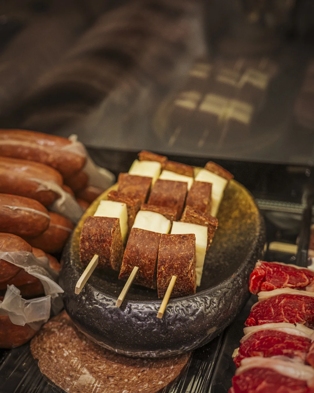 Masaya gömülü barbekü ve emiş bacası